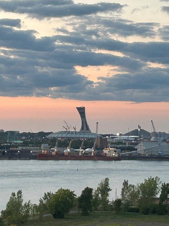 CONDO DE PRESTIGE À LOUER