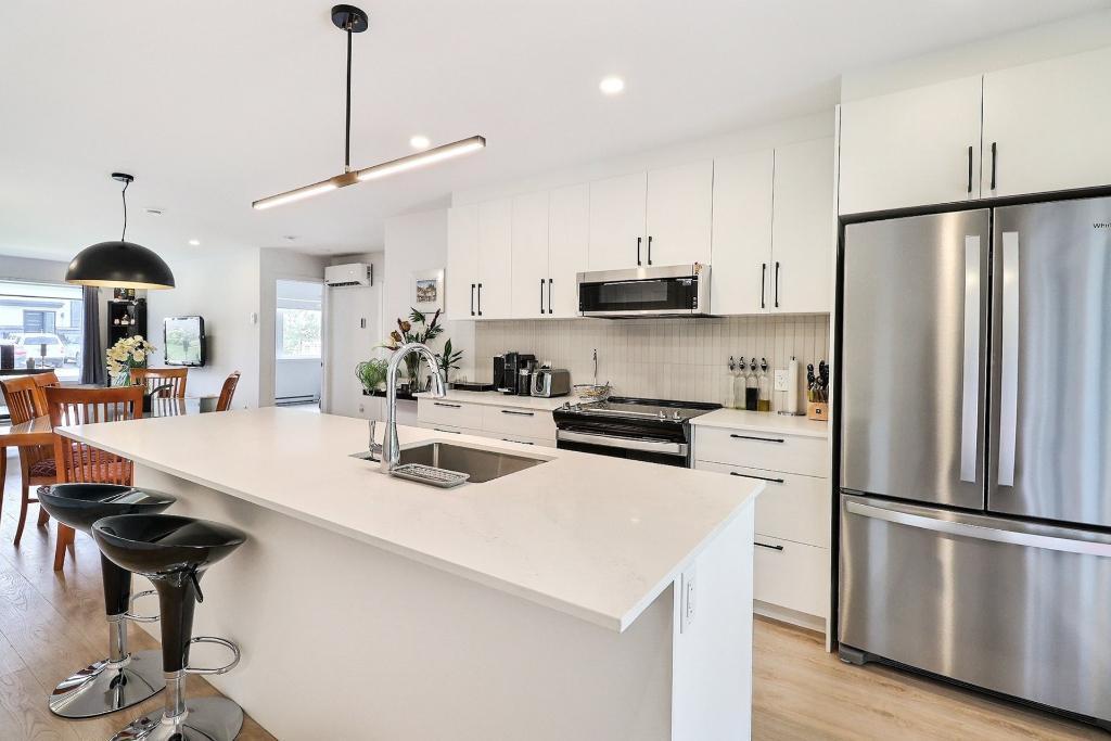 Luxueux condo neuf 4½ à louer – 1350$ / mois*