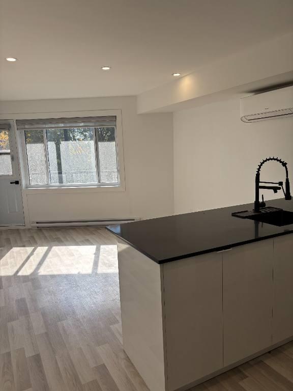 Studio rénové à louer – NDG / Métro Vendôme