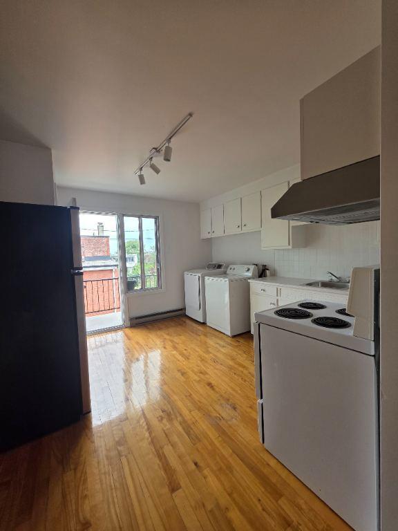 Charmant ensoleillee / Bright Sunny 3 1/2