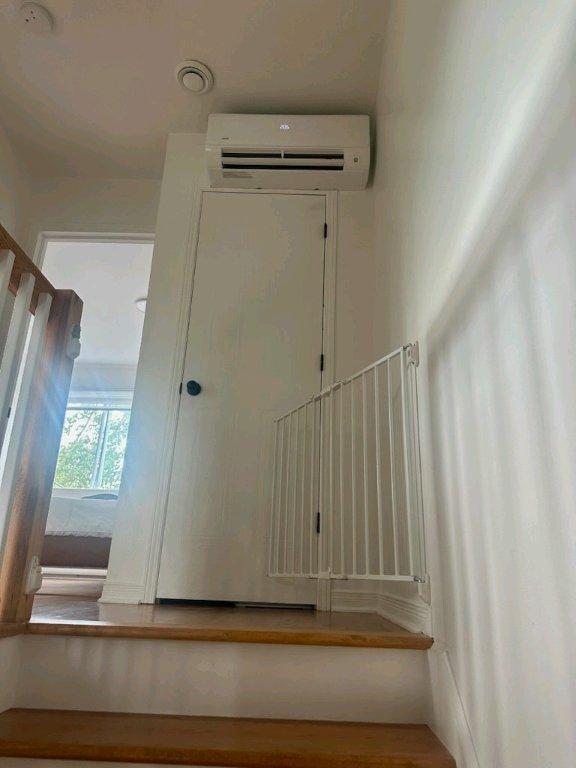 GRAND PPARTEMENT 4 1/2 SUR DEUX ÉTAGES