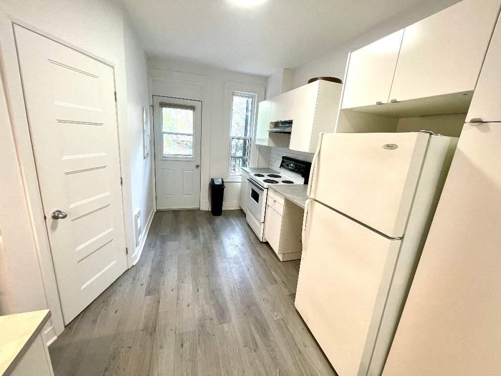 HOMA 3 1/2 complètement rénové à neuf!