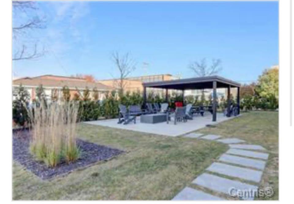 Grand 5 1/2 premier mois novembre à 1518$ droit aux animaux