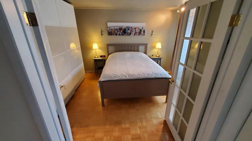 Grand logement rénové - 7 1/2 - 3 CÀC - 2 SDB - Grande cour!