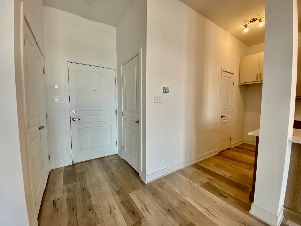 Longueuil 4 1/2 spacieux 1051 pi ca