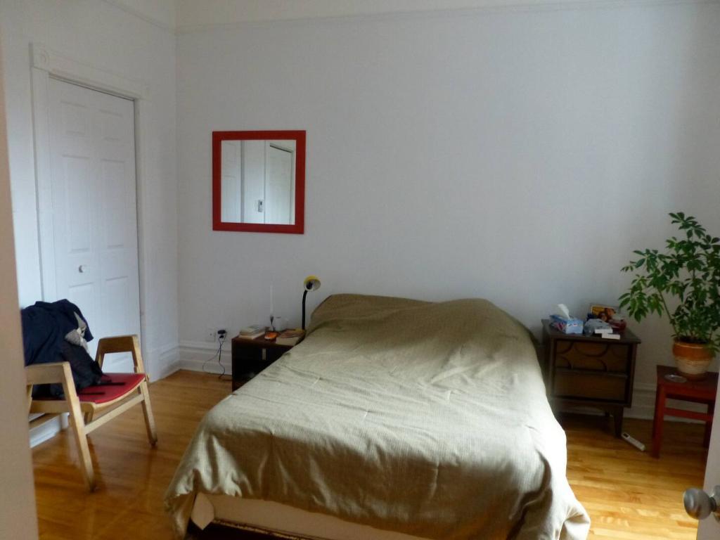 Appartement 2 chambres - baigné de lumière au cœur du Mile-End
