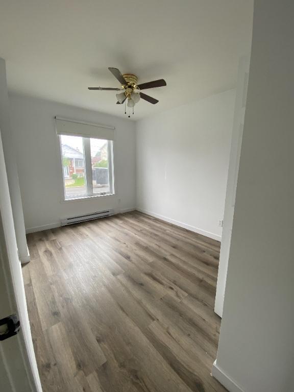 61/2 SITUÉ À SAINT-HUBERT , PROCHE DU LAC DE CITÉ SOLEIL, À 5 minutes de deux écoles primaires. La cuisine et la toilette sont complètement renovées