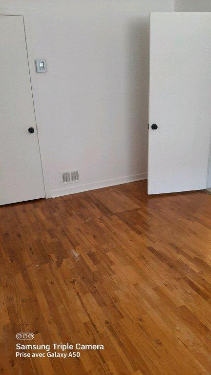 4.5 Ss-sol 3plex 2 Chambres (13×10 +8×8) Libre 27 oct Magnifique 4.5 au rez de jardin rénové, dans 3plex au coeur du Vieux-Longueuil, Hauts Pl