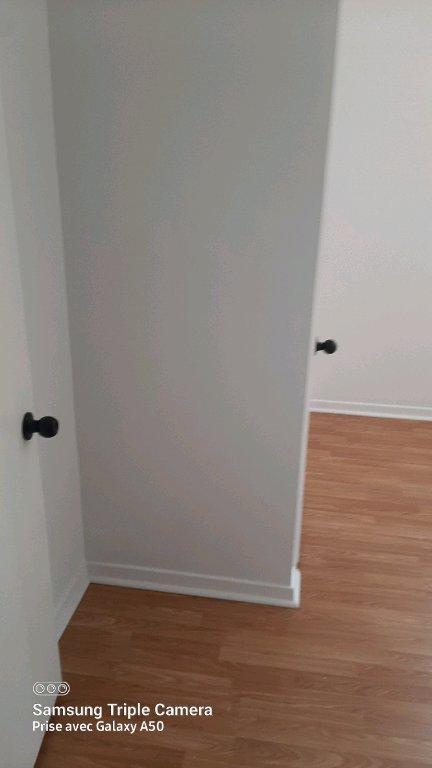 4.5 Ss-sol 3plex 2 Chambres (13×10 +8×8) Libre 27 oct Magnifique 4.5 au rez de jardin rénové, dans 3plex au coeur du Vieux-Longueuil, Hauts Pl