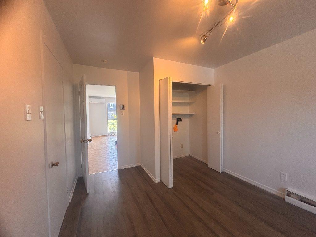 Grand 4 1/2 Longueuil rue Front