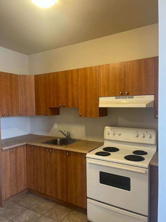 4 1/2 disponible avec possibilité de stationnement