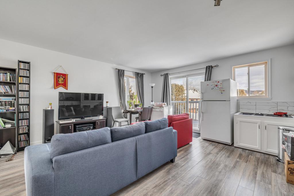 Grand 2 1/2 Lac St Charles semi meublé