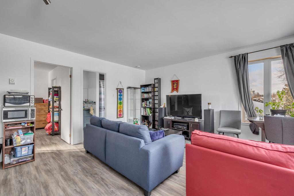 Grand 2 1/2 Lac St Charles semi meublé