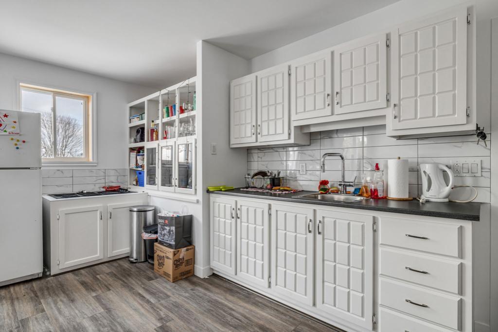 Grand 2 1/2 Lac St Charles semi meublé