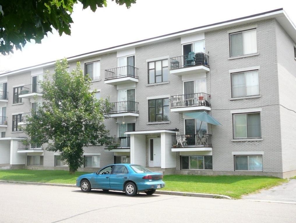 4 1/2 PRÈS WALMART, PONT LAVIOLETTE, CHAUFFÉ, WIFI INCLUS !!