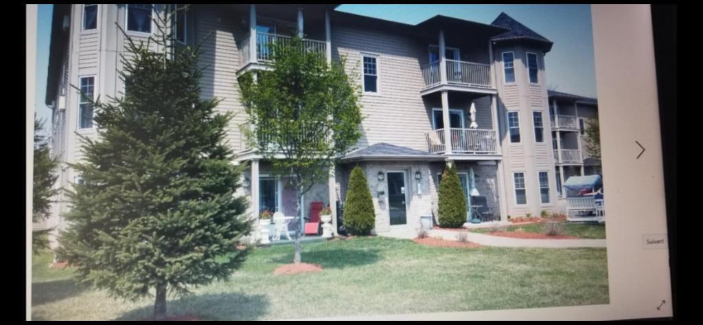 Beau grand 4 1/2 rue Gatien, près galeries 1er dec