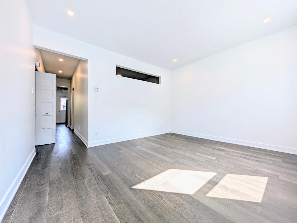 **Because You Deserve Renovated 4 1/2 w Parking, Metro Lasalle,Verdun**