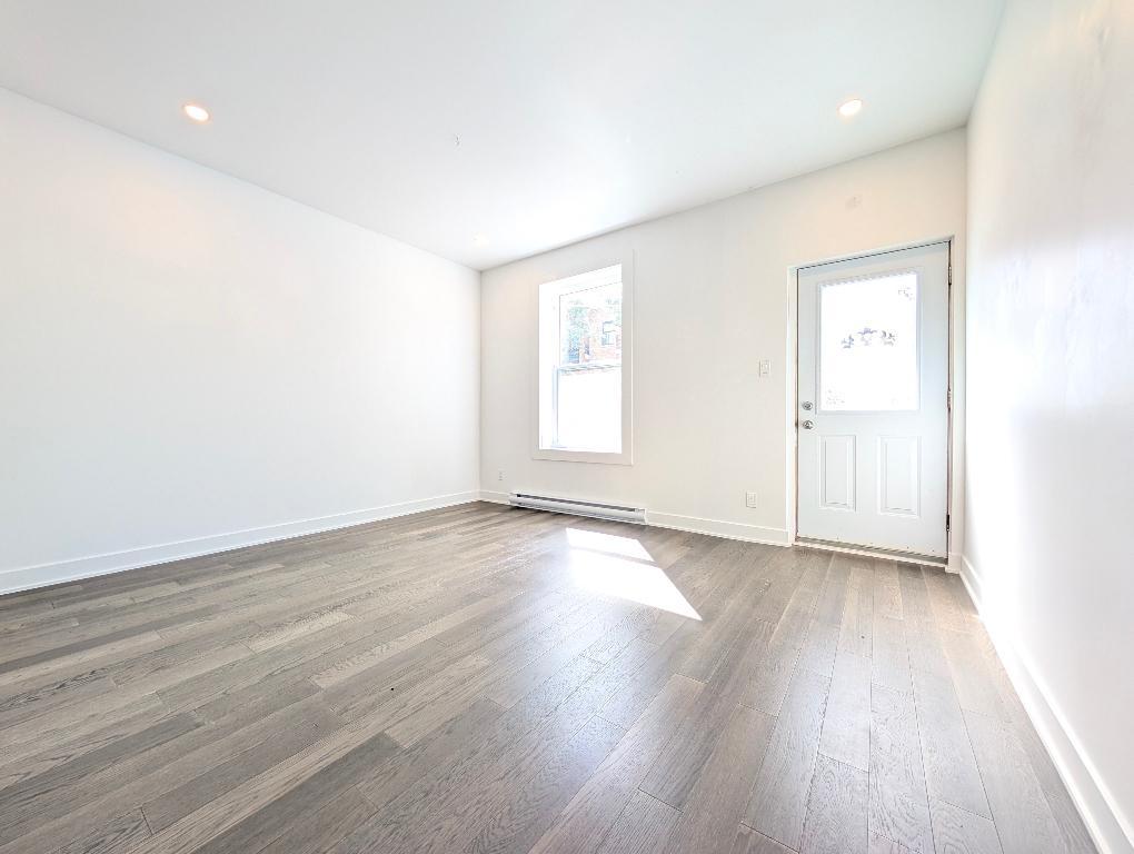**Because You Deserve Renovated 4 1/2 w Parking, Metro Lasalle,Verdun**