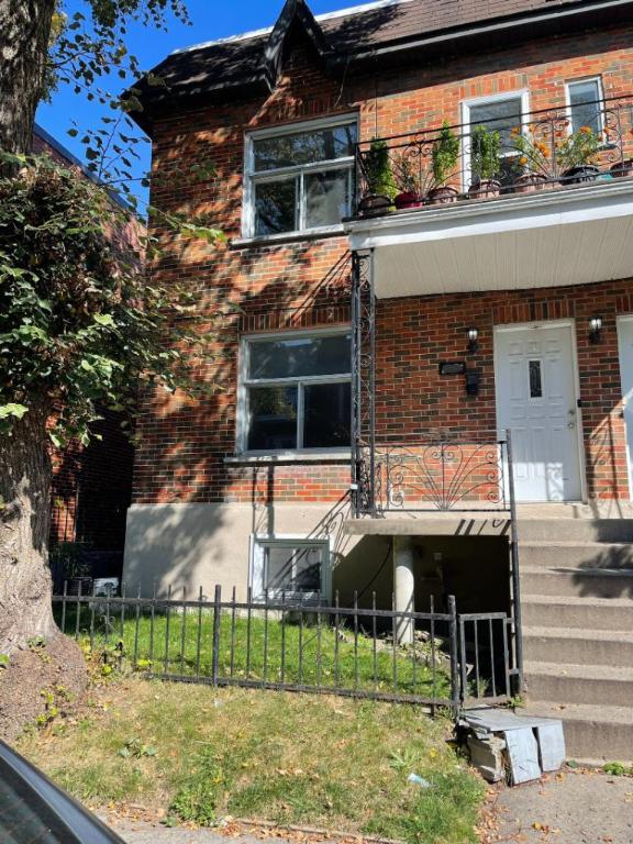 8 1/2 - Montréal (Parc-Extension) - 2 650 $/mois