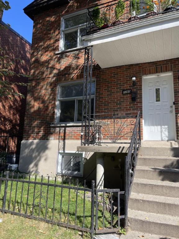 8 1/2 - Montréal (Parc-Extension) - 2 650 $/mois