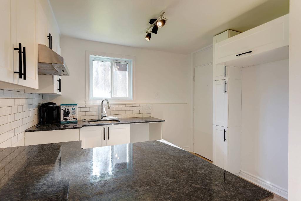 Grand 4 1/2 rénové à Mirabel - Libre maintenant - Internet inclus