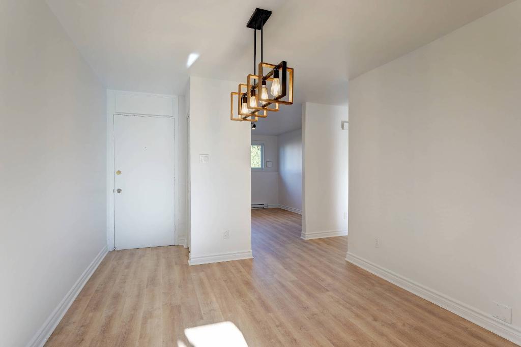 Grand 4 1/2 rénové à Mirabel - Libre maintenant - Internet inclus