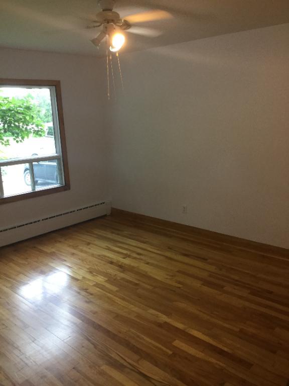 GRAND 5-1/2 À LOUER PRÈS UNIVERSITÉ DE SHERBROOKE