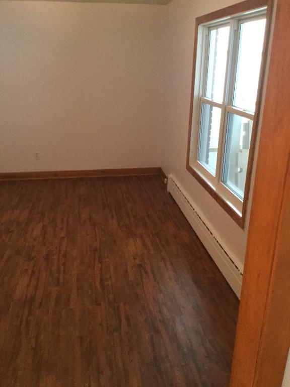 GRAND 5-1/2 À LOUER PRÈS UNIVERSITÉ DE SHERBROOKE