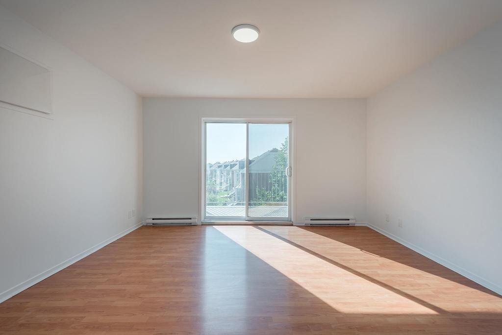 4 1/2 SAINT-BASILE-LE-GRAND adjacent SAINT-BRUNO-DE-MONTARVILLE