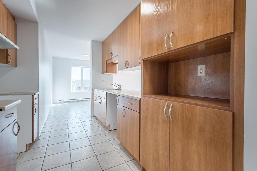 4 1/2 SAINT-BASILE-LE-GRAND adjacent SAINT-BRUNO-DE-MONTARVILLE