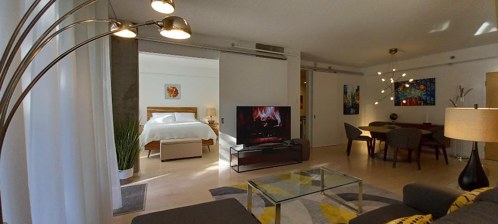 LUXUEUX 4 ½ MEUBLÉ AVEC TERRASSE PRIVATIVE SUR COUR - PLATEAU