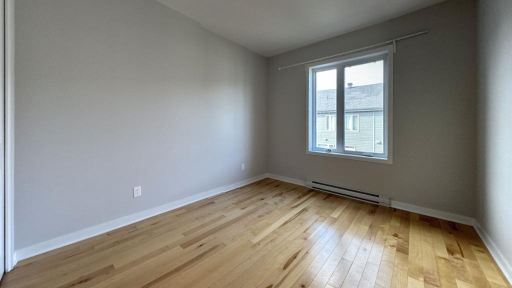 Maison en rangée à louer grand 6-1/2 semi meublé