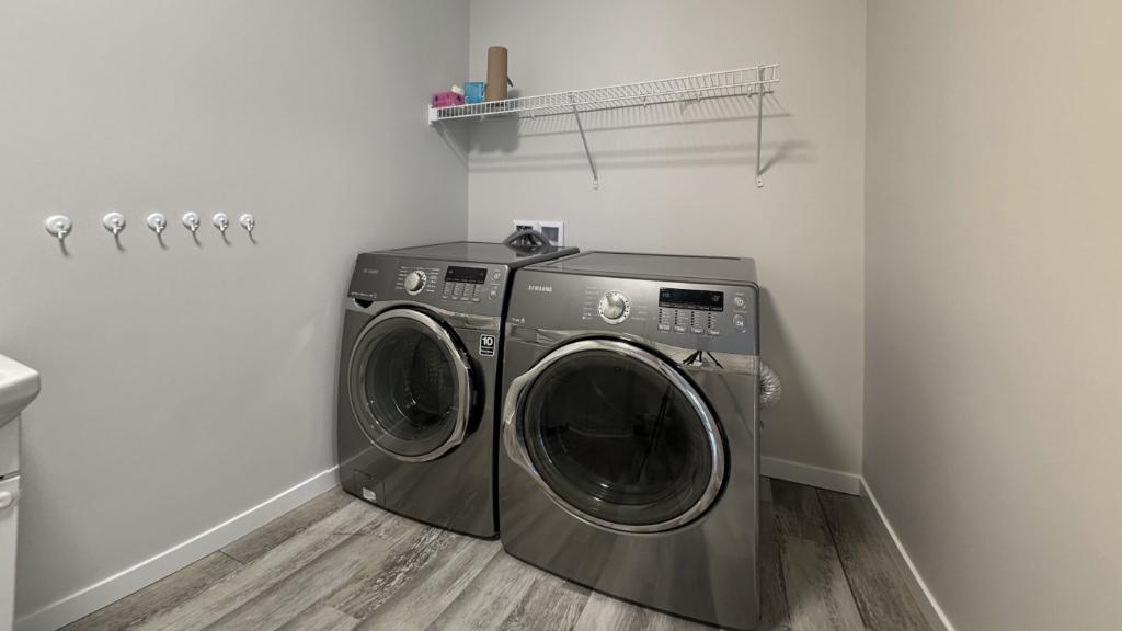 Maison en rangée à louer grand 6-1/2 semi meublé