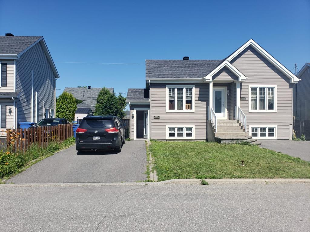 Appartement de 3 chambres à louer dans un duplex