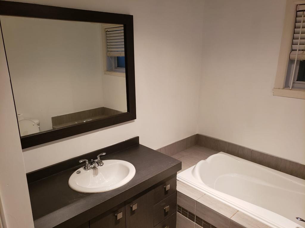 Appartement de 3 chambres à louer dans un duplex