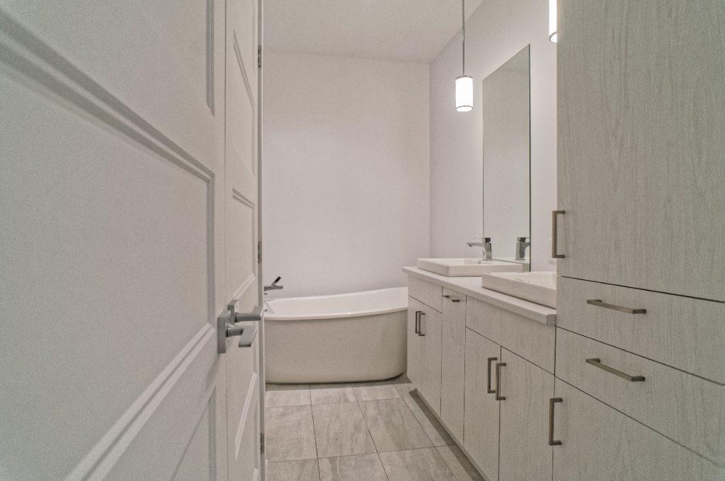 MAGNIFIQUE 4 1/2 - LIBRE 1er DÉCEMBRE - ASCENSEUR