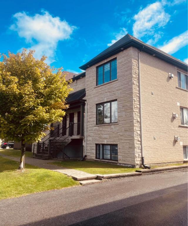 Beau 4 ½ à 100e ave, Chomedey, style condo