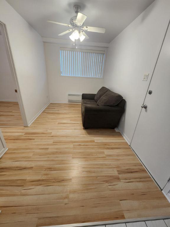 3 1/2 SEMI-MEUBLÉ 1er NOVEMBRE