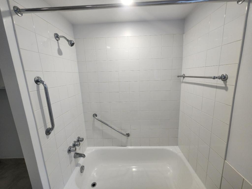 3 1/2 SEMI-MEUBLÉ 1er NOVEMBRE