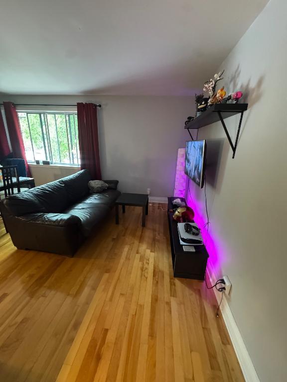 TRÈS GRAND 3 1/2 à louer à Cartierville adj. Ville St-Laurent