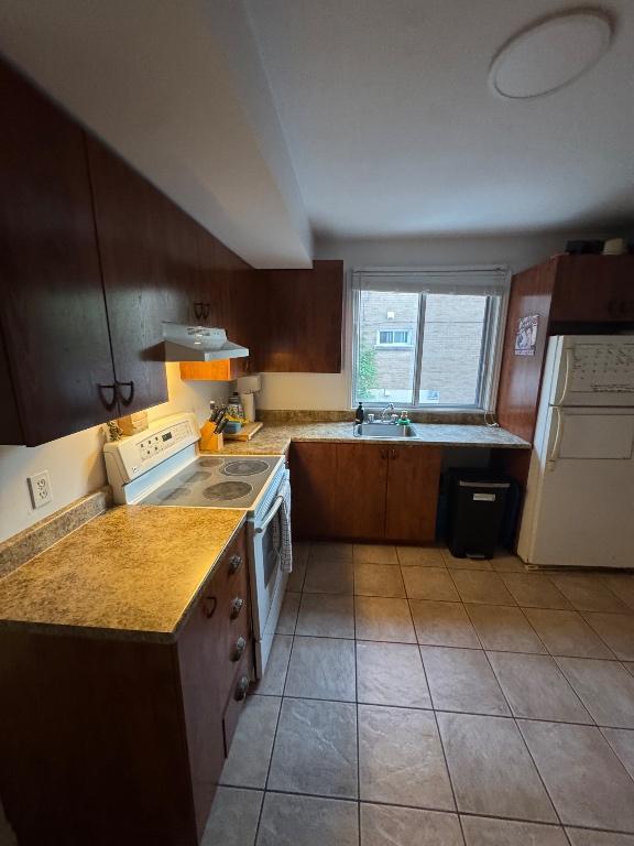 TRÈS GRAND 3 1/2 à louer à Cartierville adj. Ville St-Laurent