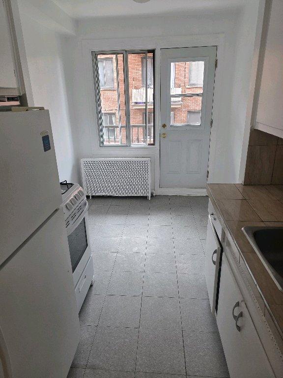 3 1/2 ensoleillé, près de l'université etc.