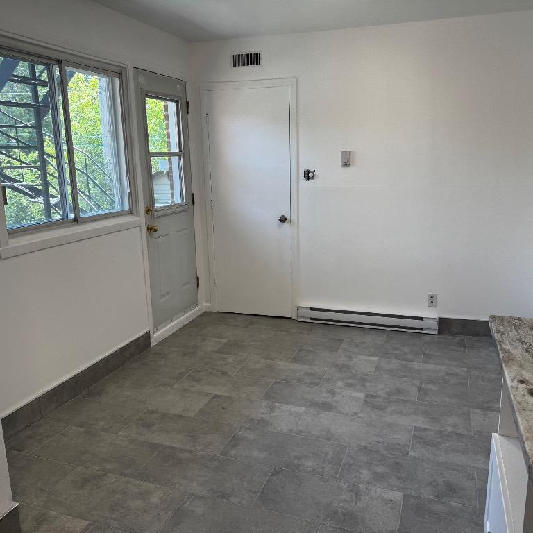 41/2 NEUF / complétement renové à louer à Saint-Eustache