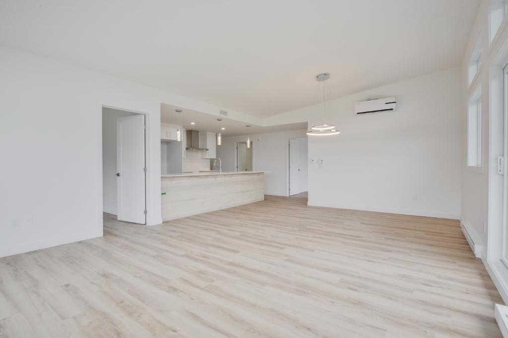 Condo 4.5 disponible 1er decembre