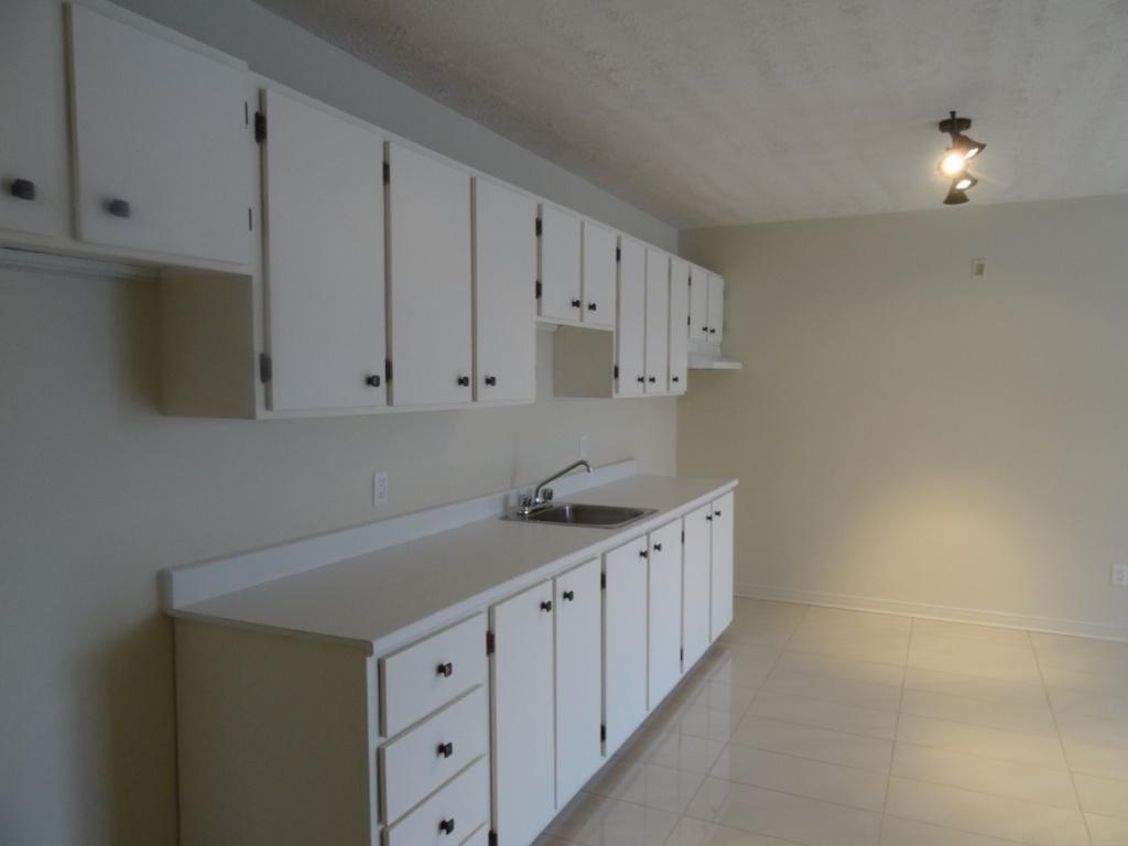 BEAU 4 12 - LIBRE 1er DÉCEMBRE - IMMEUBLE CALME - PRÈS DE TOUS LES SERVICES