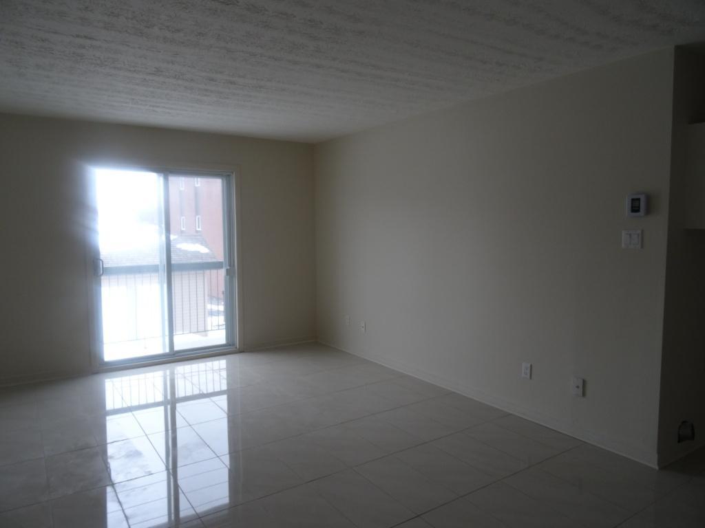 BEAU 4 12 - LIBRE 1er DÉCEMBRE - IMMEUBLE CALME - PRÈS DE TOUS LES SERVICES