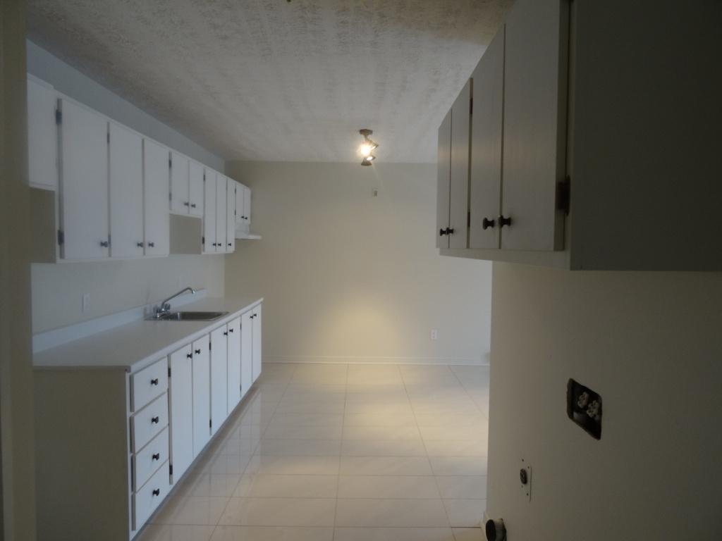 BEAU 4 12 - LIBRE 1er DÉCEMBRE - IMMEUBLE CALME - PRÈS DE TOUS LES SERVICES