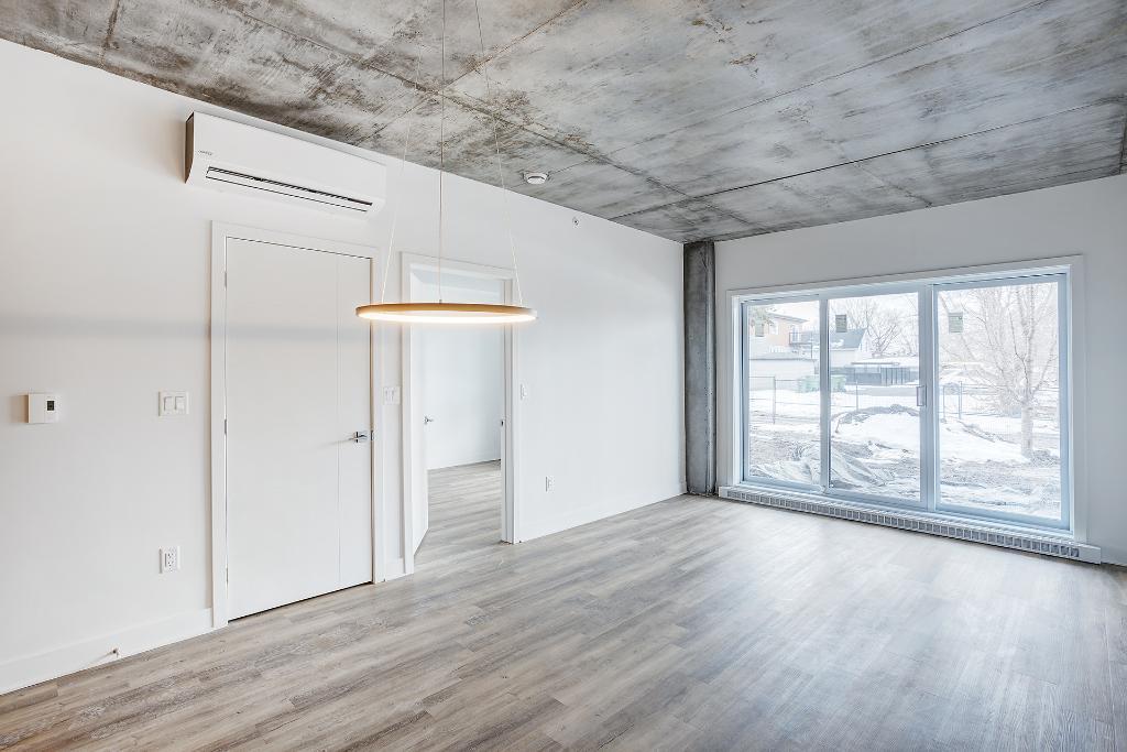 MAGNIFIQUE 31 /2 - ASCENSEUR - GYM - GARAGE - INTERNET