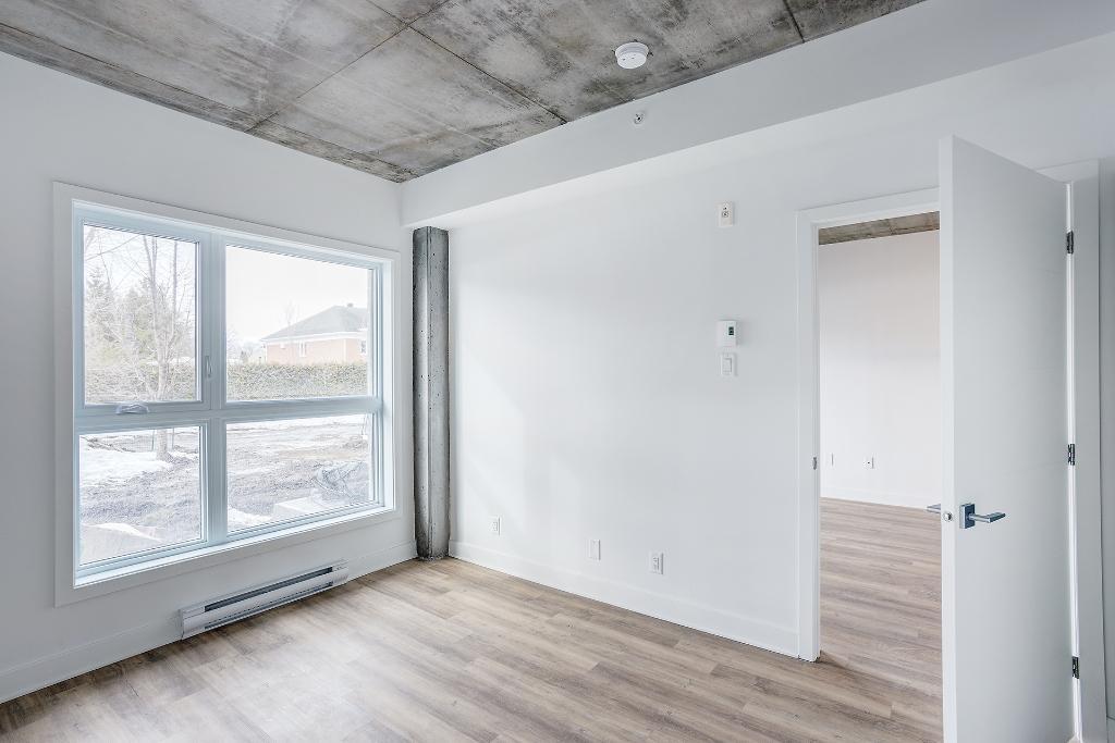 MAGNIFIQUE 31 /2 - ASCENSEUR - GYM - GARAGE - INTERNET