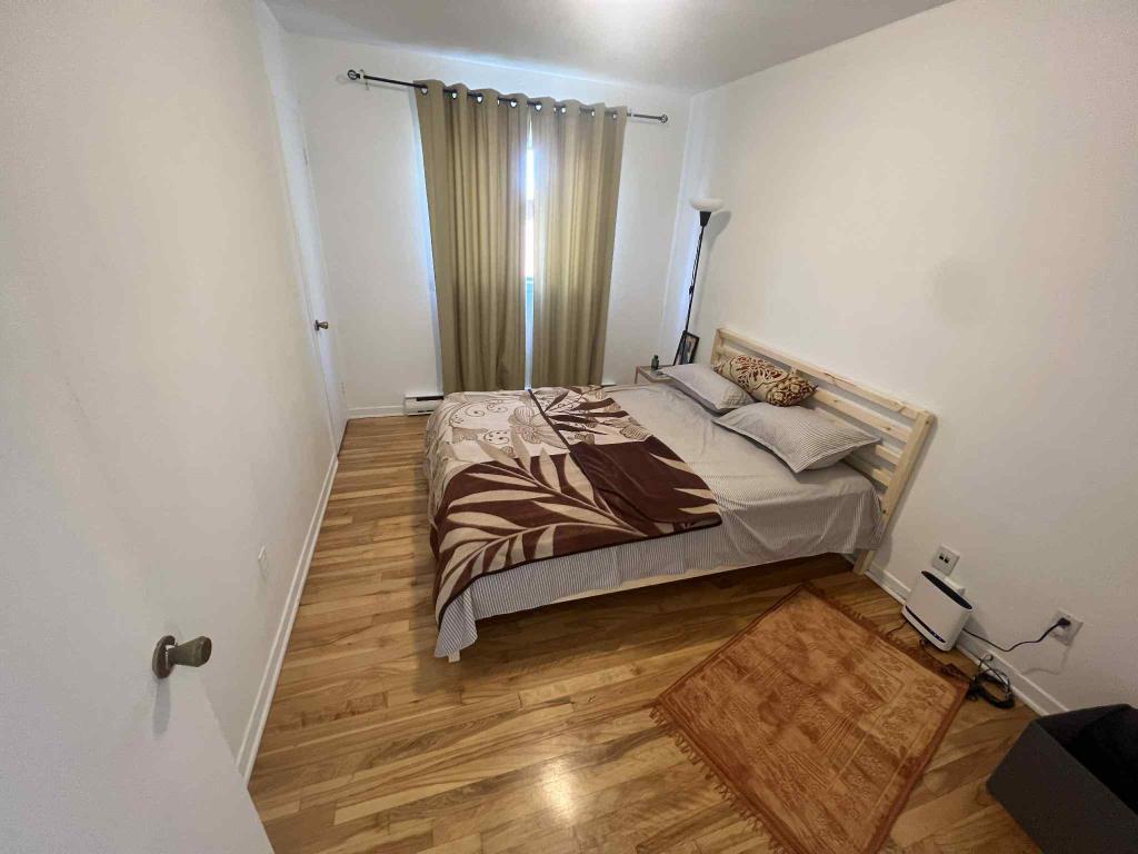 4 ½ à louer spacieux et lumineux semi meublé